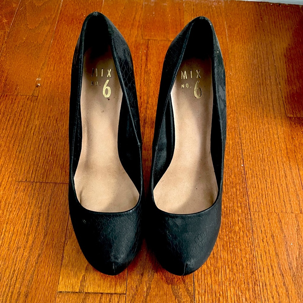 Mix No. 6 Black Pumps